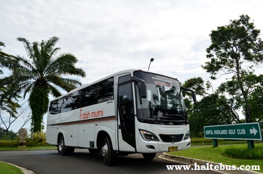 Dua Hobi Dalam Satu Bus