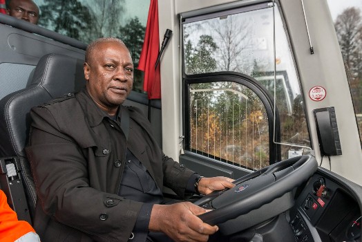 Presiden Ghana : Saya Bisa Mengemudikan Bus Sampai Accra