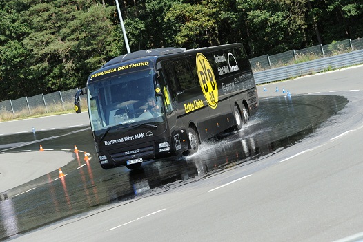 MAN Latih Pengemudi Bus Tim Sepak Bola