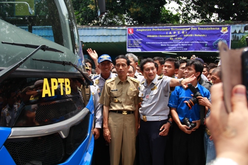Warga Bogor Kini  Bisa Naik Transjakarta !
