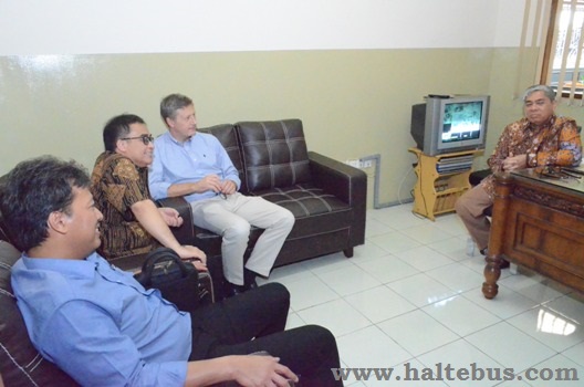 Kerja Sama Unik Menghadapi Tantangan Usaha