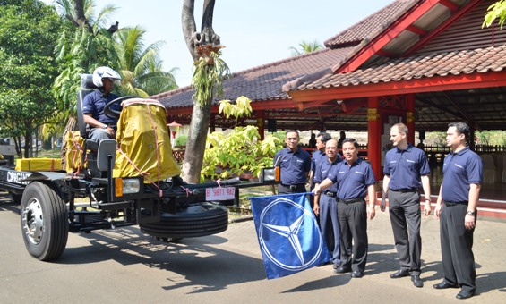 PT. Adedanmas Serahkan Chassis ke-100 untuk Cipaganti Grup