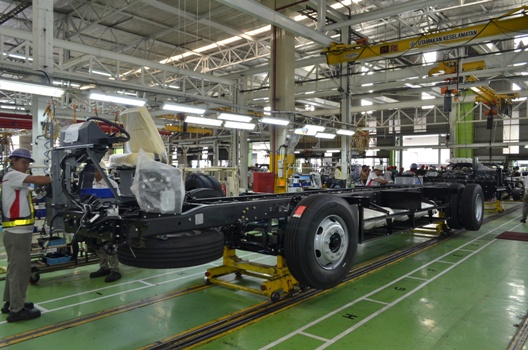 Hino Indonesia Produksi Lagi Bus CNG