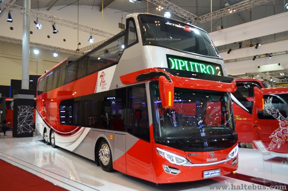 Bus Tingkat Beratap Terbuka Pertama Yang Unik di Indonesia