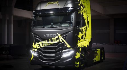 Metallica Naik Karavan Listrik IVECO Temani Tour Keliling Eropa