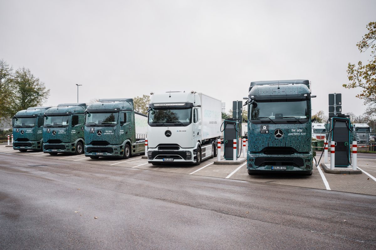 Pabrik Mercedes-Benz Wörth Buka Fast-Charging Park