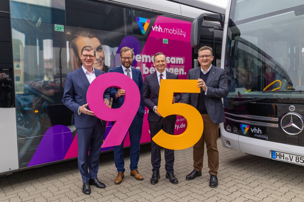 Mercedes-Benz Bus Serahkan 95 Bus Listrik eCitaro Untuk Hamburg